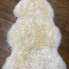 ムートンカーペット　110cm×65cm