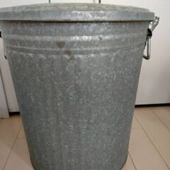 ブリキ収納　ブリキゴミ箱　カントリー雑貨の画像