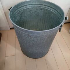 ブリキ収納　ブリキゴミ箱　カントリー雑貨の画像