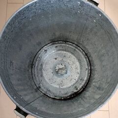 ブリキ収納　ブリキゴミ箱　カントリー雑貨の画像