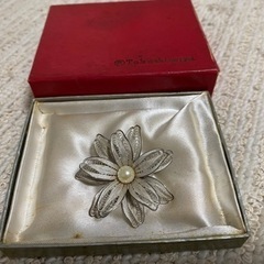 高島屋 花型のパールブローチ