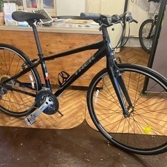 取引き中【TREK】FX7.4 クロスバイク　カーボンフォーク3Ｘ9速