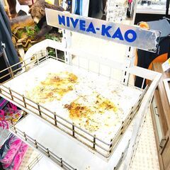 【ジモティー特別価格】NIVEA-KAO 什器 ニベア 花王 4段 レトロ 棚の画像