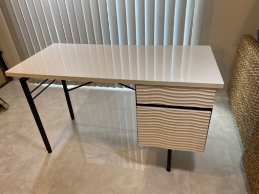 美品　パソコンデスク