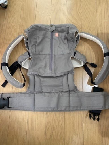 ほぼ新品の抱っこ紐です。