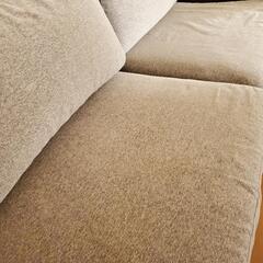 大きめのシンプルソファの画像