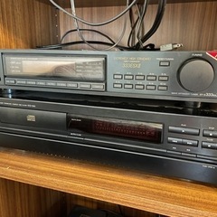 【無料】CDプレイヤー(写真の下の機器)