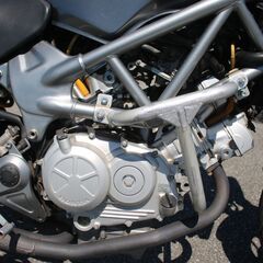 ☆自社ﾛｰﾝもできます☆ＨＯＮＤＡ　ＶＴＲ２５０後期モデル入庫しました！Ｖツインエンジンの画像