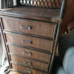 バリ風タンス　あげます。