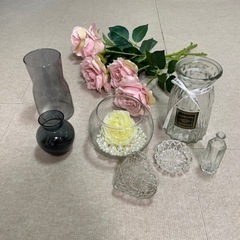 薔薇の造花と花瓶  他多数
