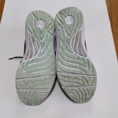 アンダーアーマー　ランニングシューズ　23.0cm 　グレーの画像