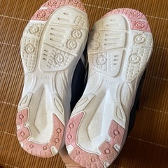 美品23センチEEスニーカーの画像