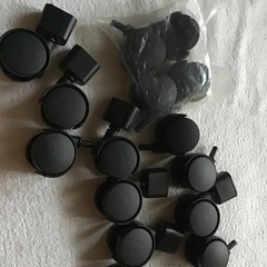 キャスター　　プラスチックの収納ボックスのものの画像
