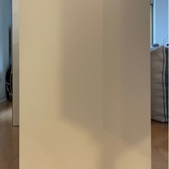 IKEA BESTÅ ベストー 白い棚の画像