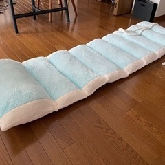 ごろ寝マット　丸めて収納可能