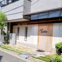 楽しいゲームやクイズで獲得した買い物券で、お菓子やプレゼントなどを買う子ども市場の画像