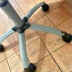 ピンク✖︎白 椅子の画像