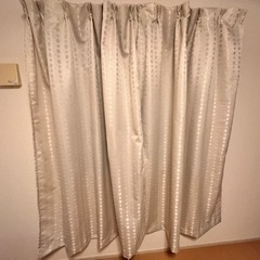 カーテン　白（引き渡し決定しました。）