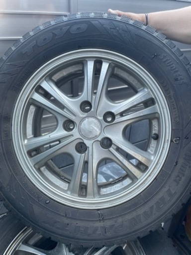 セレナ　スタッドレスタイヤ