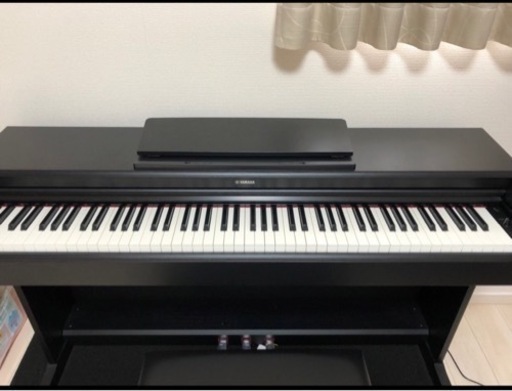 YAMAHA電子ピアノ(椅子、踏み台、マット付き)