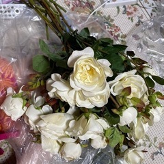白薔薇　造花6本　お値下げしました！の画像