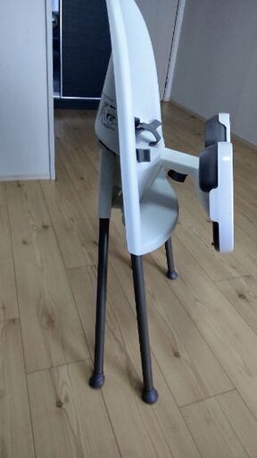 美品　ベビービョルン  ハイチェア (ハーネス付) ホワイト【正規品】　決まりました
