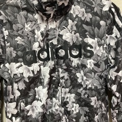 adidasneoアウターの画像