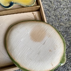 赤津焼き　葉っぱモチーフの画像