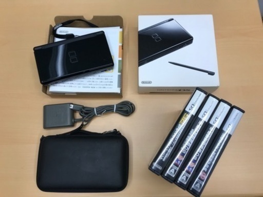Nintendo DS Lite + カード4枚 + 本体ケース