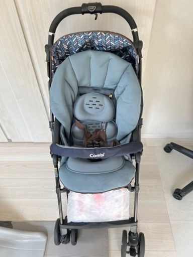 Combi ホワイトレーベル スゴカルα 4キャス compact エッグショック HT ヘリンボンネイビー（NB）