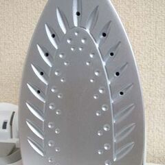 パナソニック コードレススチームアイロン カルル NI-CL309 2017年製 ホワイト×ブルー 充電式 ケース付き Panasonic カワイイ コンパクト ☆ PayPay(ペイペイ)決済可能 ☆ 札幌市 豊平区 平岸の画像