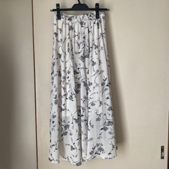 花柄 白スカート Byebyeの画像
