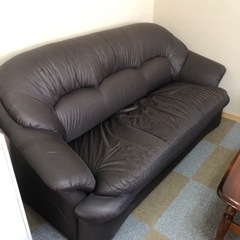 お取引き完了しました。　引っ越しのため応接セット譲ります。