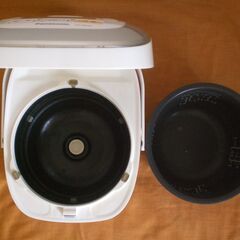 Panasonic　パナソニック　炊飯器　IH炊飯ジャー　SR-HB103-W　5.5合炊　 2013年式の画像
