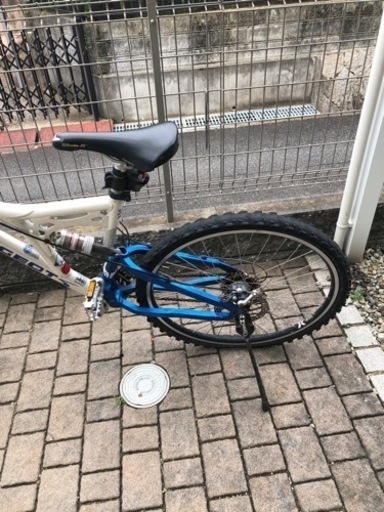 プジョー　PEUGEOT マウンテンバイク　自転車　格安　変速機は前が3段で後ろが8段です