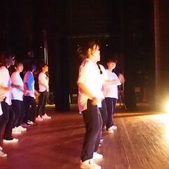 鴻池でキッズダンス発表会開催２０２３年　初心者大歓迎　出演者募集 価格3,000円（非課税）無料体験レッスンは随時月曜日から金曜日まで実施中です。 詳しい時間等はお問い合わせください。 　時間は、夕方から２０時までの１コマになります。の画像