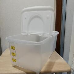 お取引終了しました！＊差し上げます＊  お米入れ   10kg  キャスター付きの画像