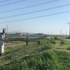 河原でなんか練習する人たち