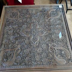 【愛品倶楽部柏店】アジアン家具　木彫りガラストップテーブルの画像