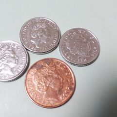 海外からの贈り物特集✨⑯　エリザベス女王２世が描かれたコイン数枚