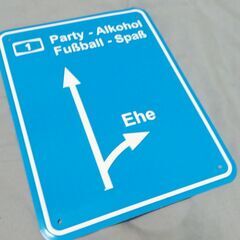 海外からの贈り物特集✨㉗　ドイツで購入した道路標識型の飾り