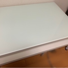 テーブル　白　ガラス　ローテーブルの画像