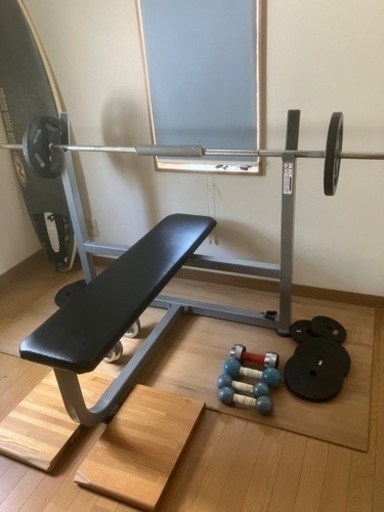 ベンチプレス　トレーニング器具
