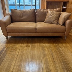 leather tex ソファとクッションのセットの画像