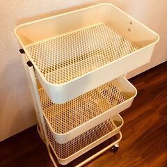 【美品】キャスター付きワゴン3段 アイリスプラザの画像