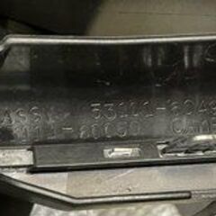 TOYOTA トヨタ ランクル200 後期 純正フロントグリル フロントガーニッシュ 53114-60050 / 53101-60490 1枚 (VP325MY) クレジットカード QRコード決済可能の画像