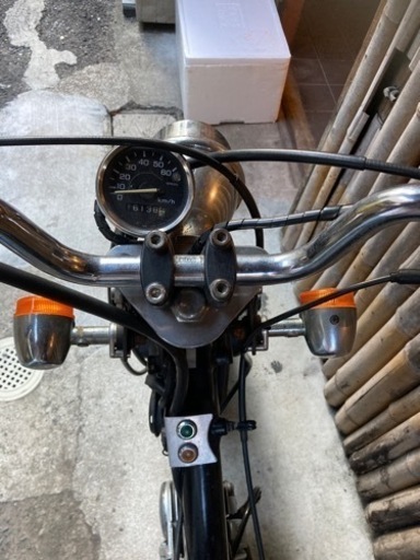 ホンダスーパーカブのカスタムになります。