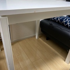 IKEA 白い机の画像