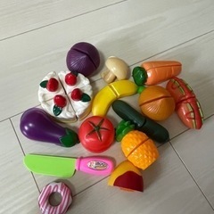 ピンク　木製　おままごとキッチン　野菜やケーキ付きの画像