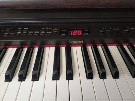 新春値下げ(大阪市内送料無料)動作確認済み、椅子付き　 音が綺麗なRoland 電子ピアノ HP330 
